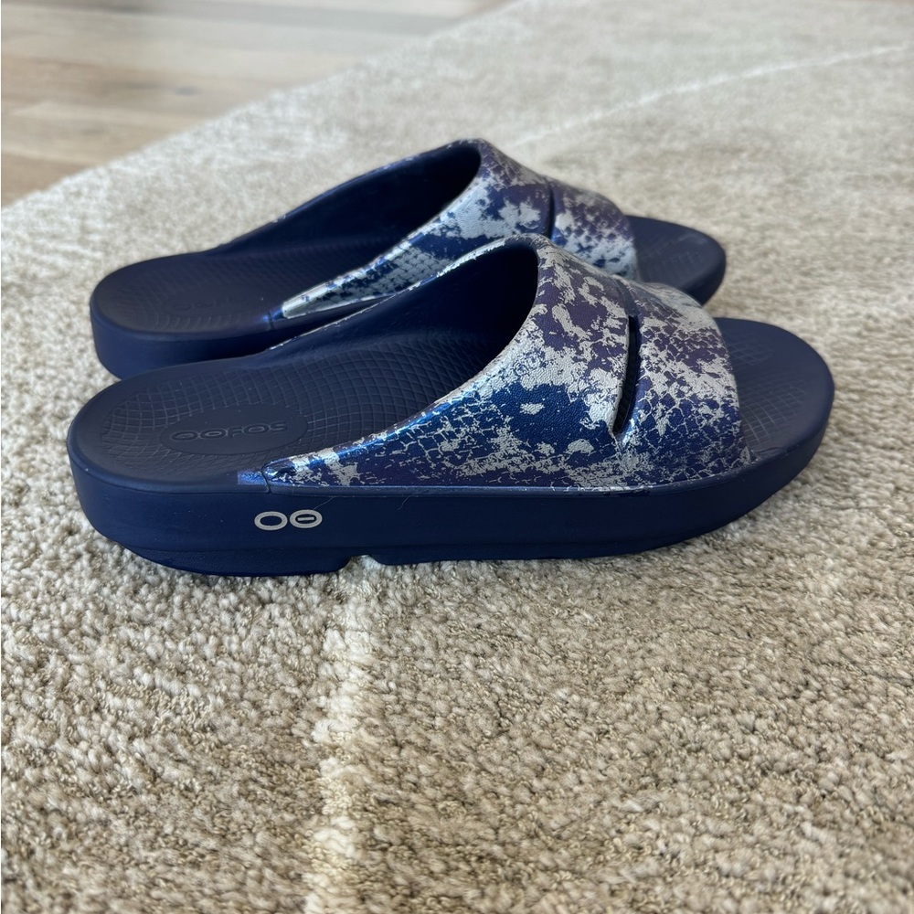 Oofos Women’s Animal Print Slide Sandal Blue Size 9